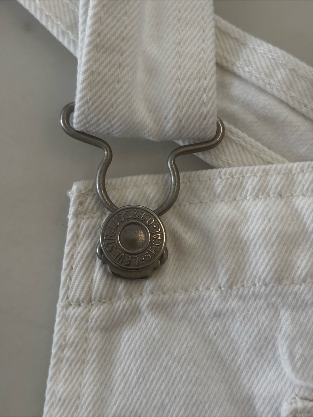 Levi Strauss White Denim Short Bib Overalls with Adjustable Straps Size Large - Picture 7 of 12